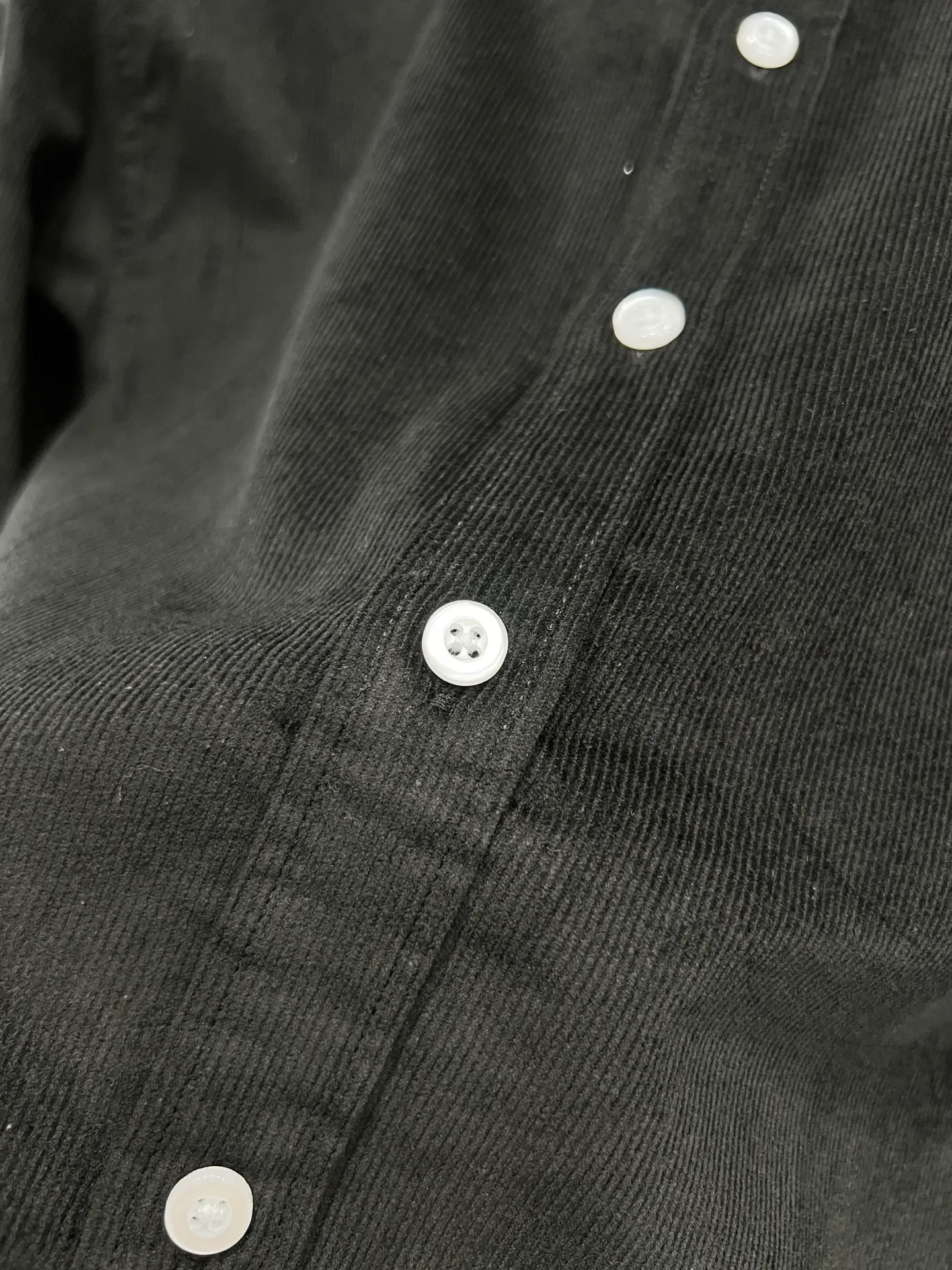 P230 Style number: T58 pure cotton corduroy shirt, black, navy, white, khaki, four colors Size: M (110-125 pounds) L (125-140 pounds) XL (140-155 pounds) 2XL (155-170 pounds) Color: black